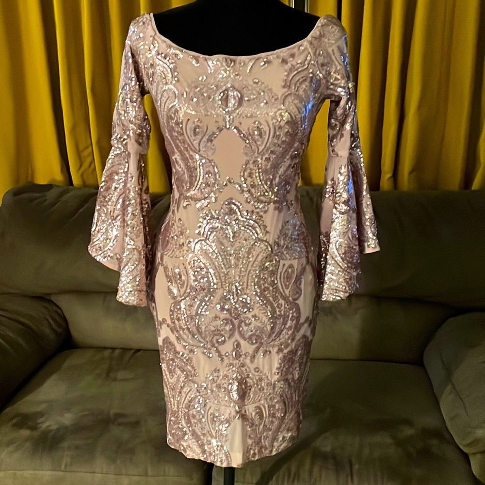 NWT Aqua Womens pale Pink Sequined Bell-Sleeve Off-Shoulder Cocktail dress (10) - Picture 1 of 13